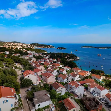 Tatjana Dominis * Hvar Town